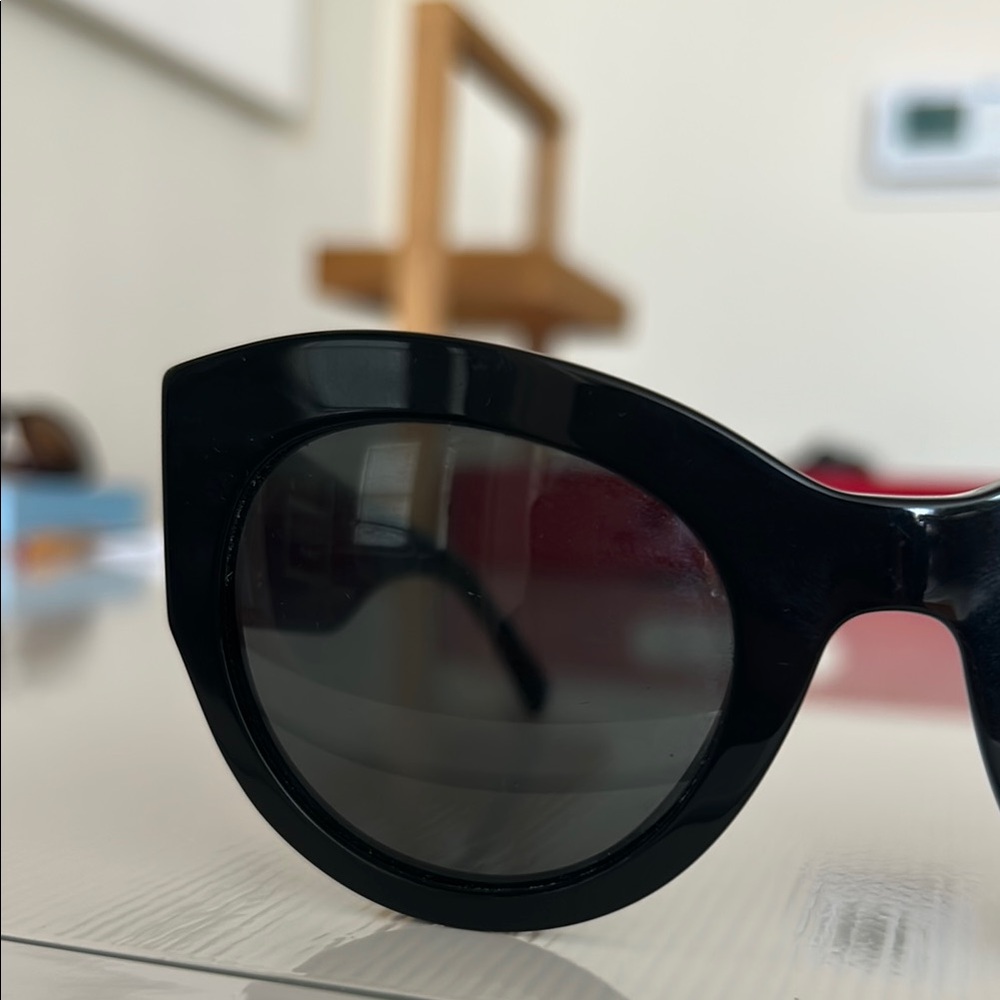 Authentic Versace Black medallion sunglasses - Picture 11 of 14